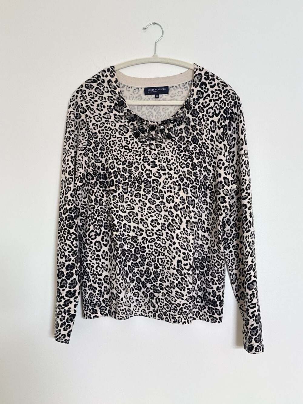 Jones New York Signature Sweater Size XL Leopard Embellished Silk top